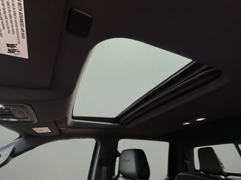 Used 2019 Chevrolet Silverado 1500 High Country w/ High Country Premium Package image 19