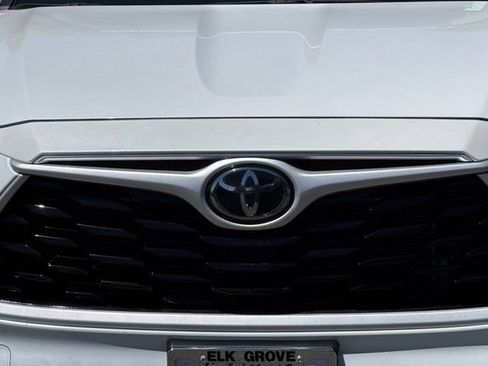 Used 2023 Toyota Highlander XLE FWD image 47