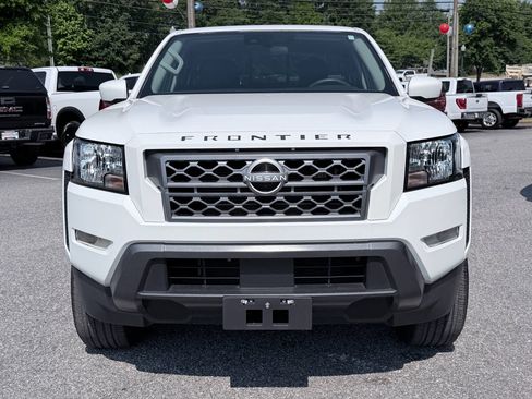 Used 2023 Nissan Frontier SV w/ SV Convenience Package RWD image 2