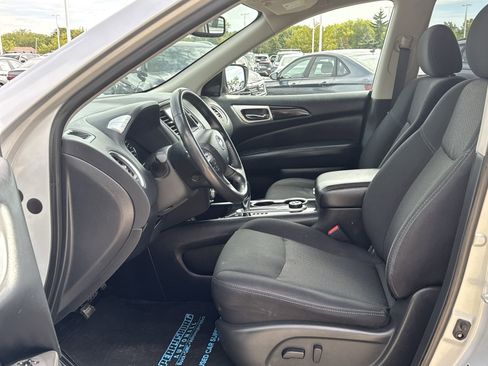 Used 2020 Nissan Pathfinder SV image 18