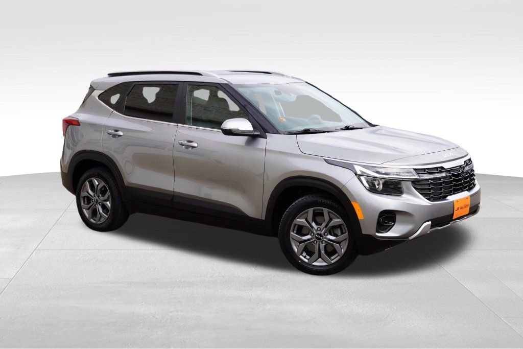 Certified 2024 Kia Seltos S AWD/4WD image 2