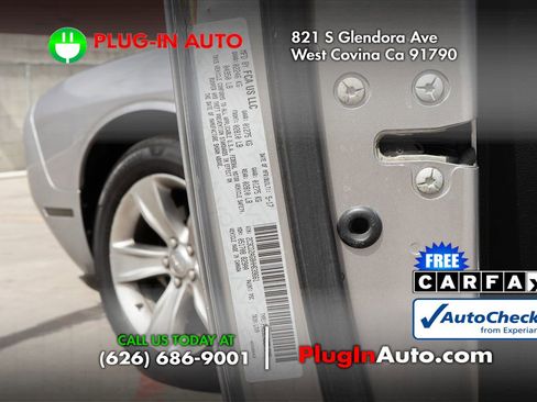 Used 2017 Dodge Challenger SXT image 9