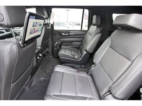 Used 2023 GMC Yukon XL Denali w/ Denali Reserve Package image 7