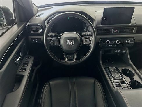 Certified 2023 Honda Pilot TrailSport image 4