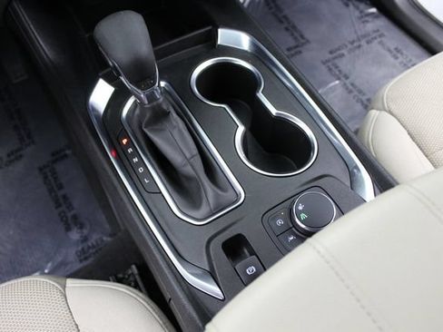 Used 2022 Chevrolet Traverse LS FWD image 28