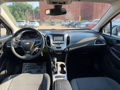 Used 2017 Chevrolet Cruze LS FWD image 10