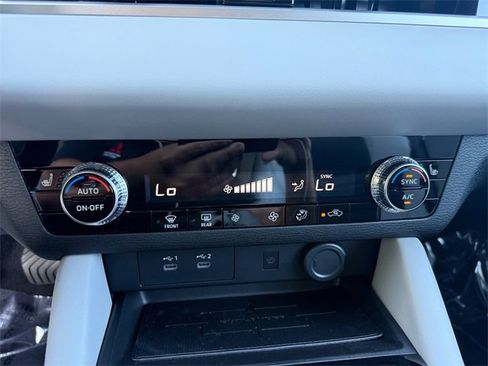 New 2025 Mitsubishi Outlander SE image 21