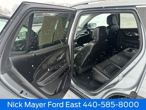 Used 2023 GMC Terrain SLT image 23