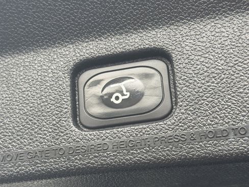 Used 2016 Ford Explorer XLT w/ Equipment Group 202A image 21