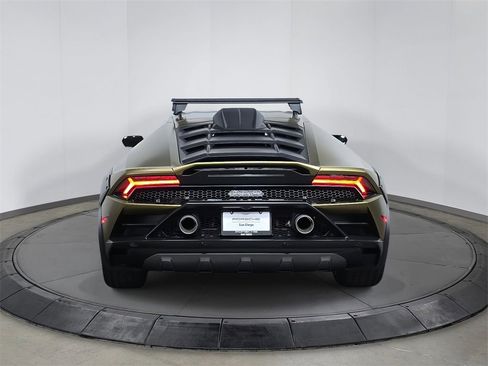 Used 2024 Lamborghini Huracan Sterrato image 6