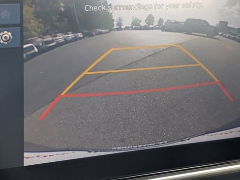 Used 2023 Hyundai Venue SEL image 25