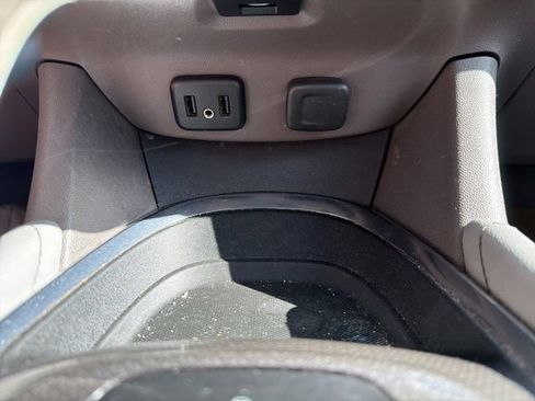 Used 2017 Chevrolet Malibu LT FWD image 27