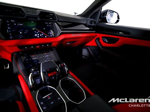 Used 2025 Lamborghini Urus SE AWD/4WD image 15