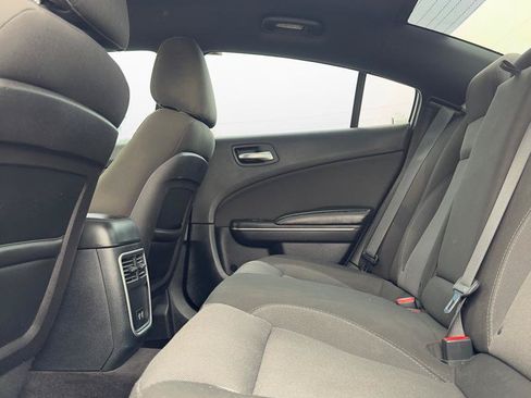 Used 2017 Dodge Charger SE RWD image 9