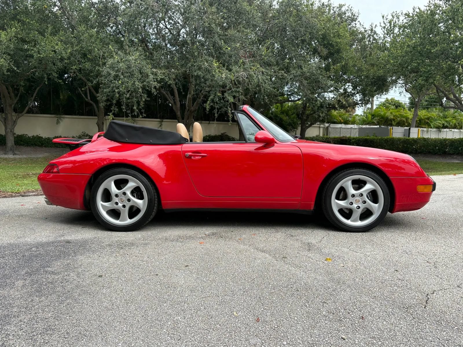 Used 1998 Porsche 911 Cabriolet image 31