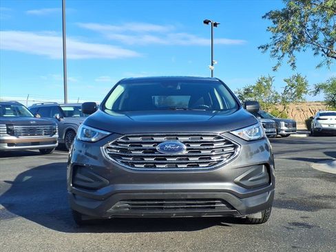Used 2020 Ford Edge SE image 2
