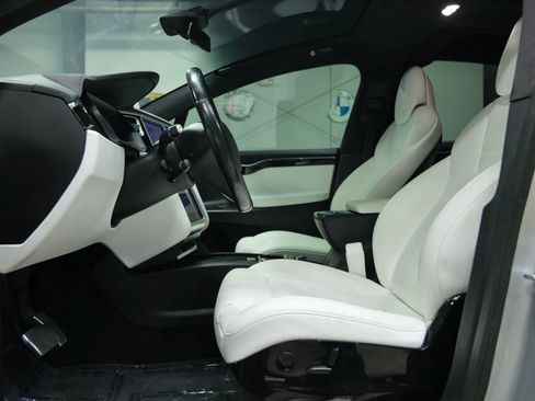 Used 2017 Tesla Model X 90D image 26