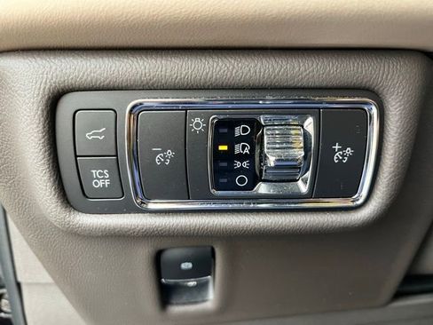 Used 2022 Lincoln Nautilus FWD w/ Premium Package image 17