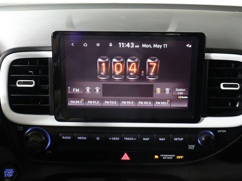 Used 2022 Hyundai Venue Limited FWD image 40