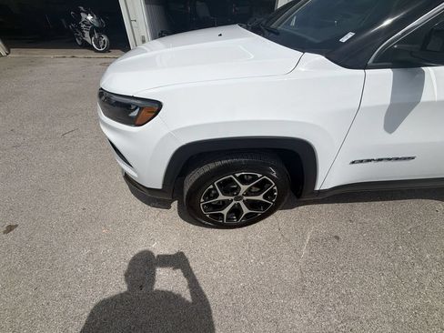 Used 2025 Jeep Compass Limited AWD/4WD image 10