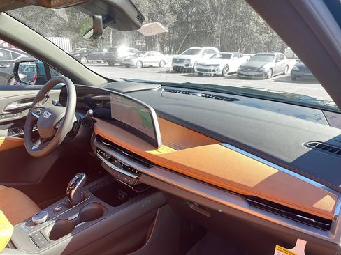Used 2025 Cadillac XT4 Premium Luxury w/ LPO, ONYX Package AWD/4WD image 32