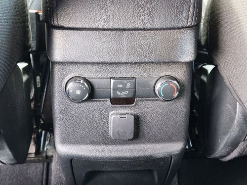 Certified 2018 Ford Explorer XLT image 32