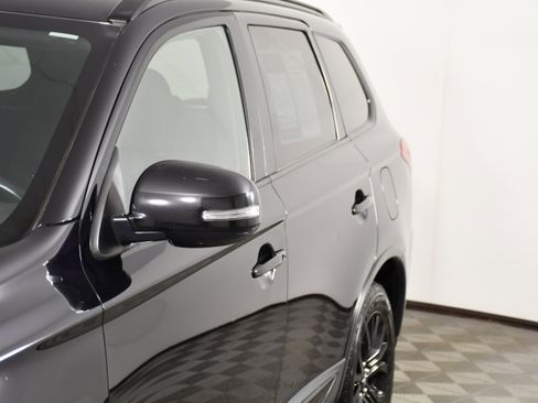 Used 2018 Mitsubishi Outlander LE AWD/4WD image 13