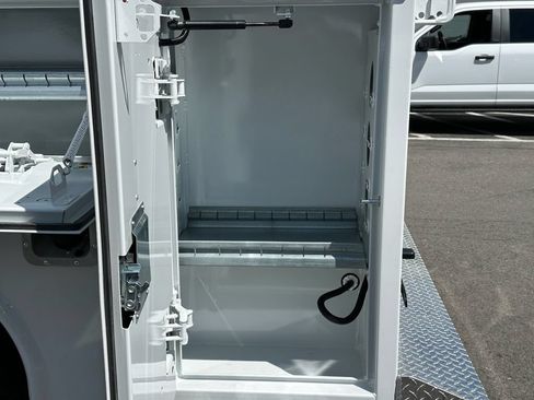 New 2027 Ford E-350 and Econoline 350 Super Duty w/ Interior Upgrade Package RWD image 7