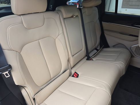 New 2026 Jeep Grand Cherokee Limited AWD/4WD image 11