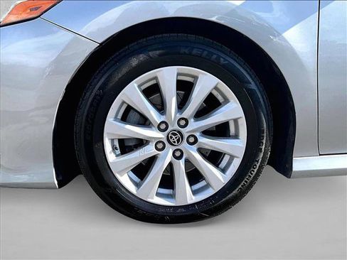 Used 2019 Toyota Camry LE image 10