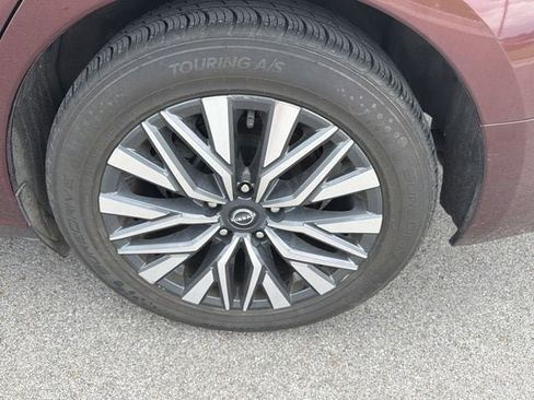 Used 2024 Nissan Altima 2.5 SV FWD image 19