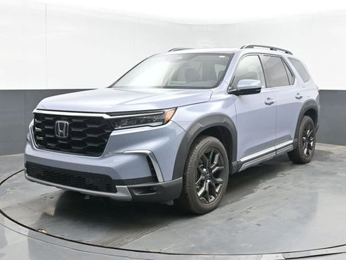 Used 2025 Honda Pilot Touring image 5