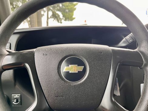 Used 2014 Chevrolet Express 2500 RWD image 10