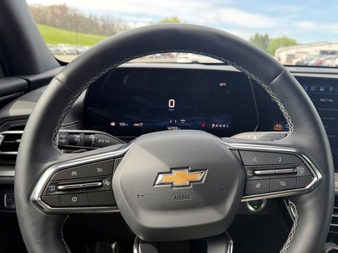 Used 2025 Chevrolet Traverse LT AWD/4WD image 21