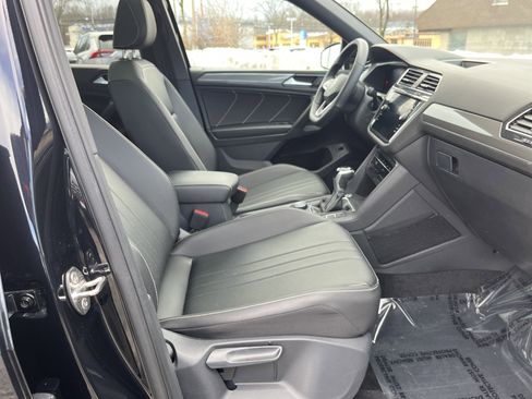Used 2022 Volkswagen Tiguan SE R-Line image 18