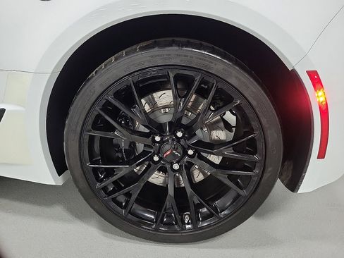 Used 2018 Chevrolet Corvette Z06 RWD image 8