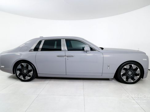 Used 2024 Rolls-Royce Phantom Sedan w/ The Phantom Package RWD image 10