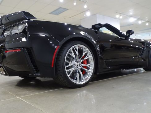 Used 2016 Chevrolet Corvette Z06 w/ 3LZ Preferred Equipment Group RWD image 16