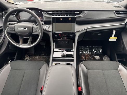New 2025 Jeep Grand Cherokee 4WD image 11