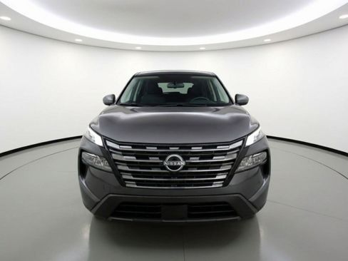 Used 2025 Nissan Rogue SV image 2