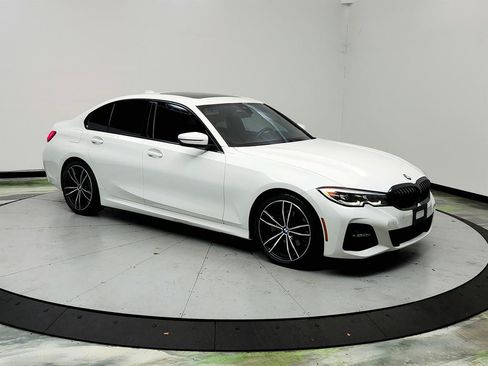Used 2020 BMW 330i Sedan w/ M Sport Package RWD image 3