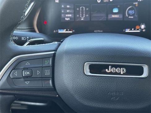 Certified 2023 Jeep Grand Cherokee L Laredo image 28