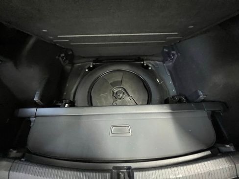 Used 2024 Volkswagen Tiguan SEL R-Line image 31