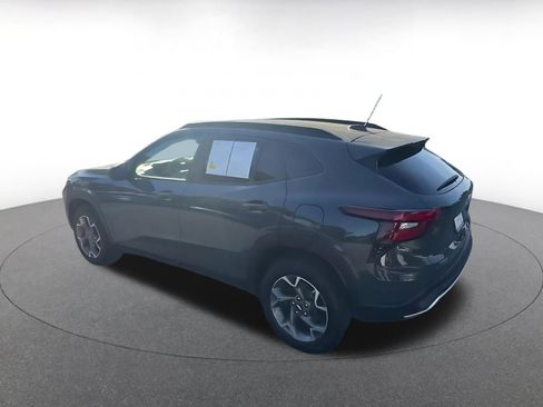 Used 2025 Chevrolet Trax LT image 10