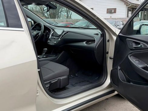 Used 2016 Chevrolet Malibu LT image 19