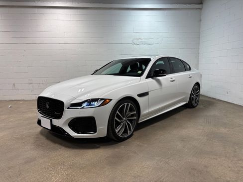 Used 2024 Jaguar XF R-Dynamic SE AWD/4WD image 1