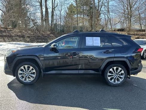 Used 2021 Toyota RAV4 XLE Premium image 2