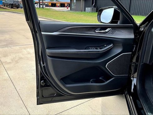 New 2026 Jeep Grand Cherokee L Limited RWD image 10