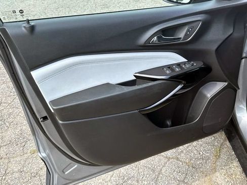 Certified 2024 Chevrolet Trax LT w/ Sunroof Package FWD image 17