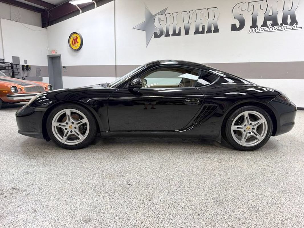 Used 2010 Porsche Cayman RWD image 3